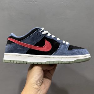 Nike SB Dunk Low Blue Black Red Suede Men's & Women's Skate Shoes - 50% Off Discounted Casual Streetwear Nike SB Dunk Low Blue Black Red Suede Men's & Women's Skate Shoes - 50% Off Discounted Casual Streetwear