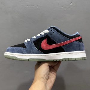 Nike SB Dunk Low Blue Black Red Suede Men's & Women's Skate Shoes - 50% Off Discounted Casual Streetwear Nike SB Dunk Low Blue Black Red Suede Men's & Women's Skate Shoes - 50% Off Discounted Casual Streetwear