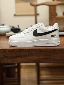 Supreme x Nike Air Force 1 '07 Low White Men's & Women's Classic Versatile Casual Sneakers 50% Off​