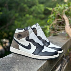 Nike Air Jordan 1 Retro High OG Dark Mocha Men’s Basketball Shoes – Classic Hoops Style​
