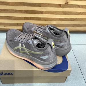 Asics Gel-Kayano 31 Brown Lightweight All-Round Running Shoes for Men and Women​