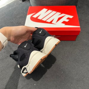 Nike V5 RNR Black White Classic Jogging Shoes for Men and Women​