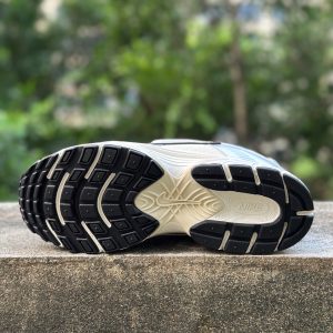 Nike V5 RNR Beige Silver Classic Jogging Shoes for Men and Women​