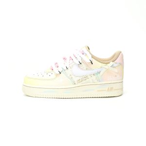 Nike Air Force 1 '07 Low Women's Leather Sneakers - Off-White Classic Casual Shoes