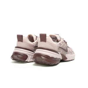 Nike Wmns V2K Runtekk Low Nike Wmns V2K Runtekk Low