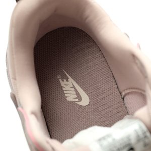 Nike Wmns V2K Runtekk Low Nike Wmns V2K Runtekk Low