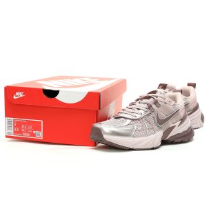 Nike Wmns V2K Runtekk Low Nike Wmns V2K Runtekk Low