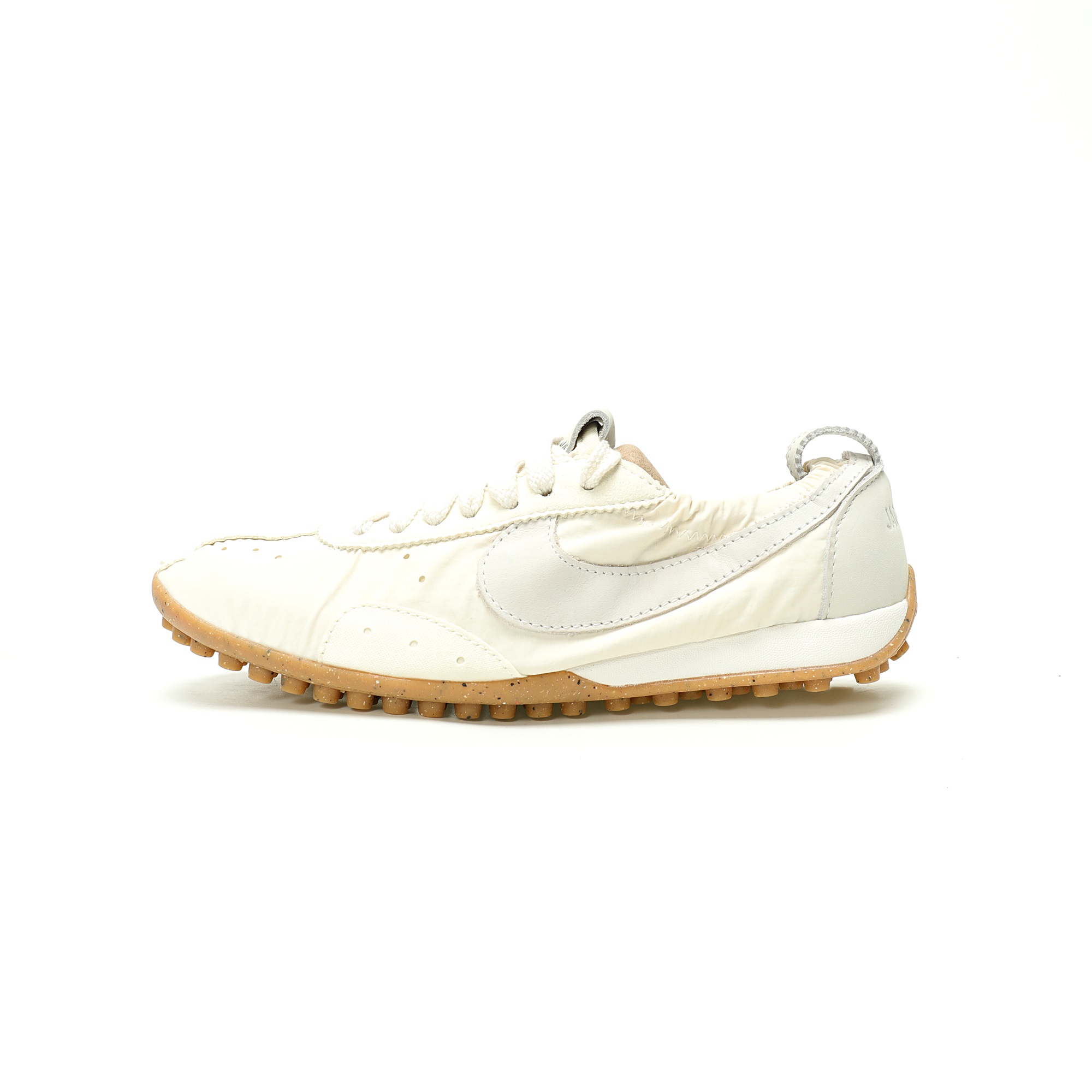 Jacquemus x Nike Moon Shoe SP "Soft Pearl" HV8547-002 Jacquemus x Nike Moon Shoe SP "Soft Pearl" HV8547-002